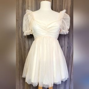 Lace Babydoll Dress. Sweetheart neck line, puffed sleeves. Size Xs